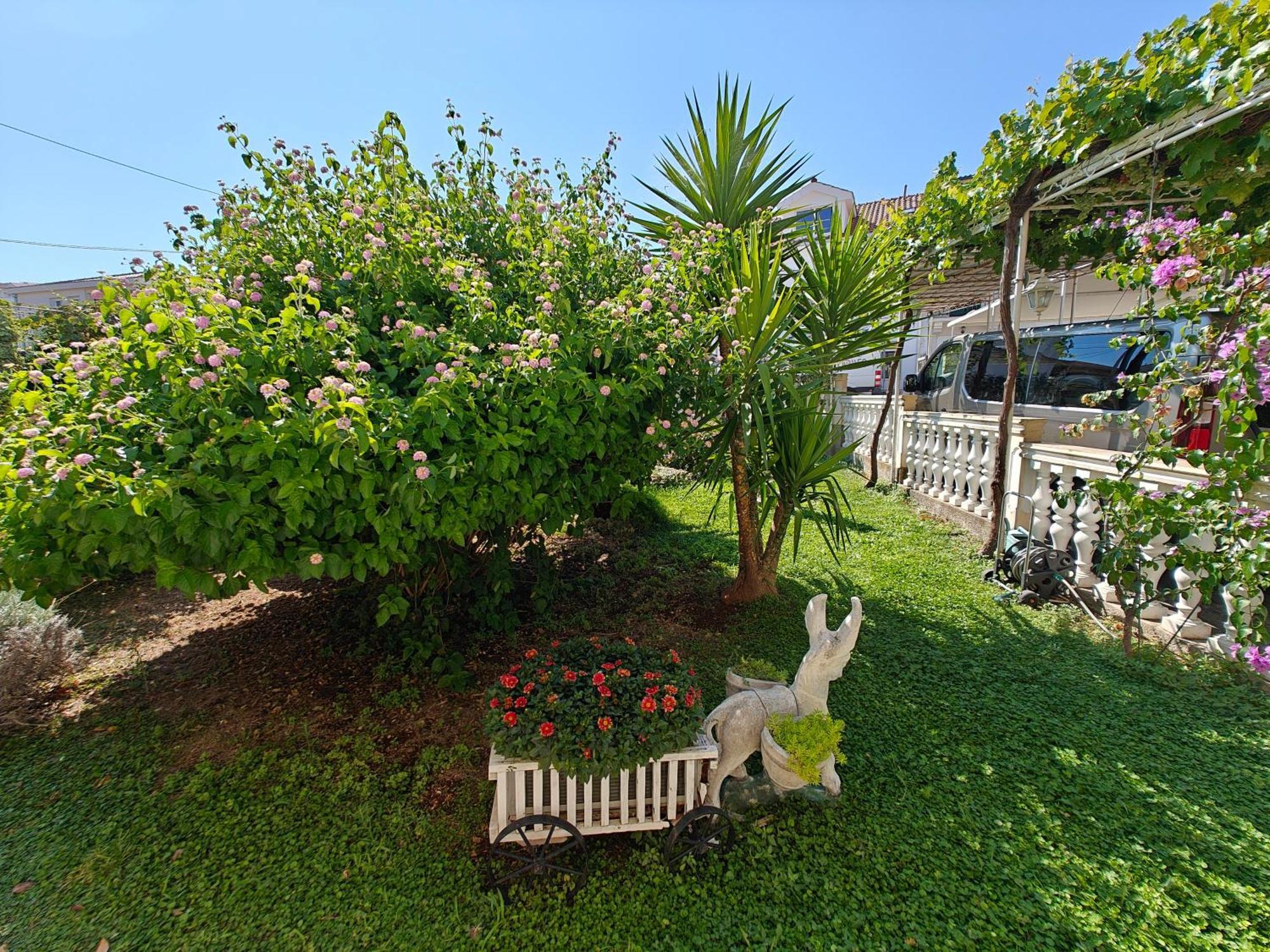 Vikeli Trogir Exterior foto